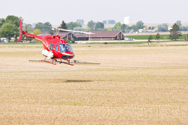 helikopter oprysków upraw w colorado, Stany Zjednoczone Ameryki - Zdjęcie, obraz