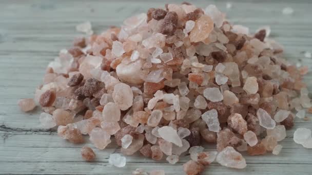Heap of Himalayan pink salt in crystals - Filmati, video