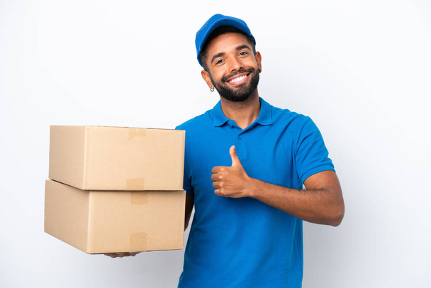 Delivery Brazilian man isolated on white background giving a thumbs up gesture - Photo, Image