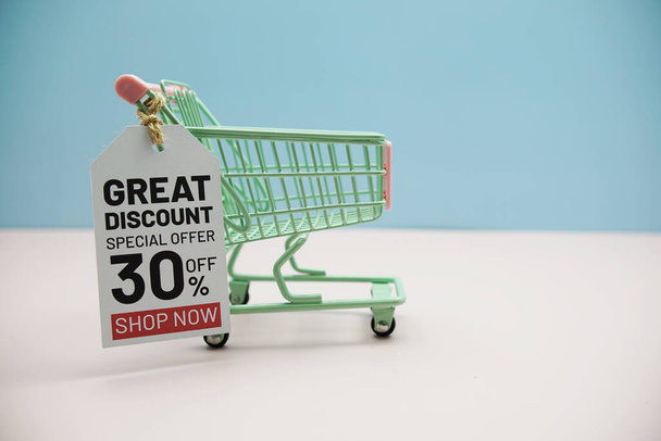 Great Discount 30% offCyber Monday Sale 50%  text message on price tax with shoppint trolley cart on blue andp pink background - Zdjęcie, obraz