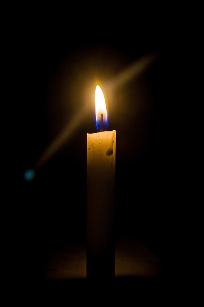ένα κερί μέσα στη νύχτα - Φωτογραφία, εικόνα