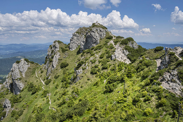 Pohled z vrcholu Big Rozsutec, Malá Fatra, Slovenská republika. Turistický motiv. Sezónní přírodní scéna. - Fotografie, Obrázek
