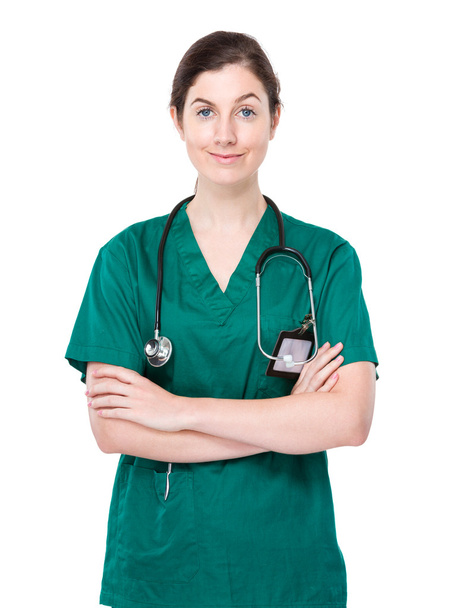 Naislääkäri, jolla kädet ristissä
 - Valokuva, kuva