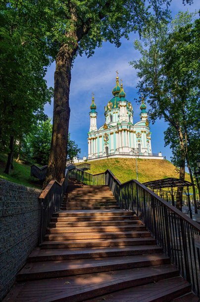 Staircase to famous St. Andrew's Church In Kyiv, Ukraine. Rococo style. Designed in 1747 by the Italian architect Bartolomeo Rastrelli. One of the main symbol of Ukrainian capital - Photo, image