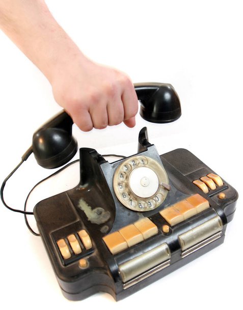 Oude grunge vintage telefoon op wit geïsoleerd - Foto, afbeelding
