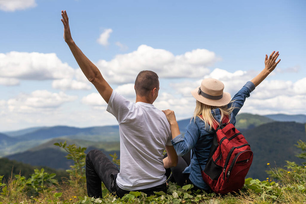 Couple travelers Man and Woman sitting relaxing mountains, view Love and Travel happy emotions Lifestyle concept. Young family traveling active adventure vacations. - Zdjęcie, obraz