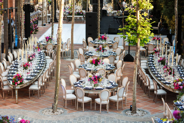 Decorated served tables for wedding party or other formal dinner. - Foto, Imagem