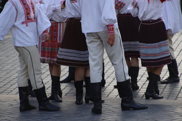 Baskische folklore dansers op een outdoor festival - Foto, afbeelding