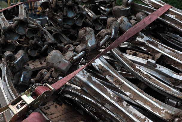 A closeup of a pile of old metal - Foto, imagen