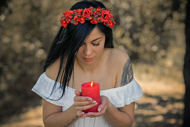 Woman with Candle at nature. Magical attribute, witchcraft concept, fire, Spells and other rite - Foto, Bild