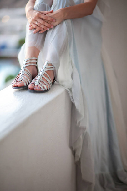 Engagement ring on bride's finger during wedding preparations. - Foto, imagen