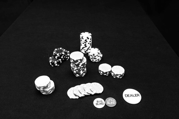 jetons de poker, argent et jeu - Photo, image