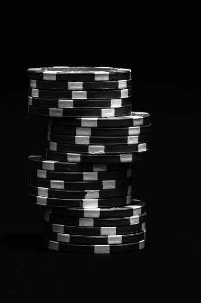 fichas de póquer, dinero y apuestas - Foto, Imagen