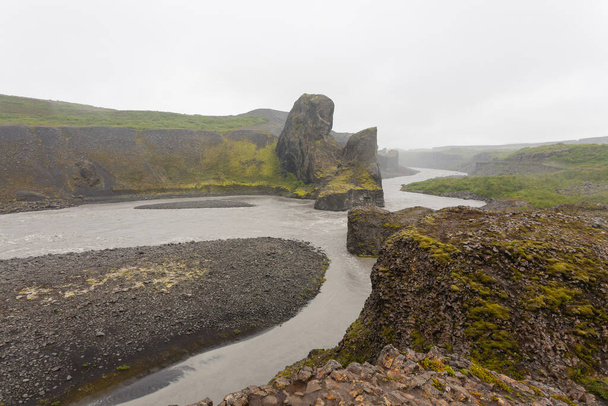 Islannin maisema. Jokulsargljufurin kansallispuisto sadepäivänä, Islanti
 - Valokuva, kuva