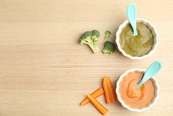 Flat lay composition with healthy baby food and ingredients on wooden table. Space for text - Φωτογραφία, εικόνα