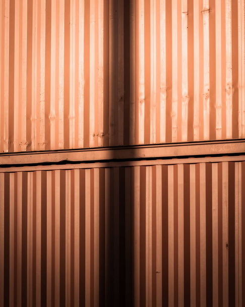 A closeup of metal wall with waving pattern under the sunlight - Foto, Bild
