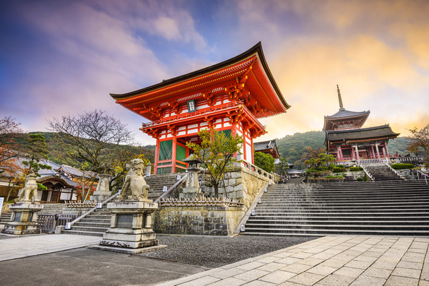 Kioto, Japani Kiyomizu-dera Buddhalainen temppeli
 - Valokuva, kuva