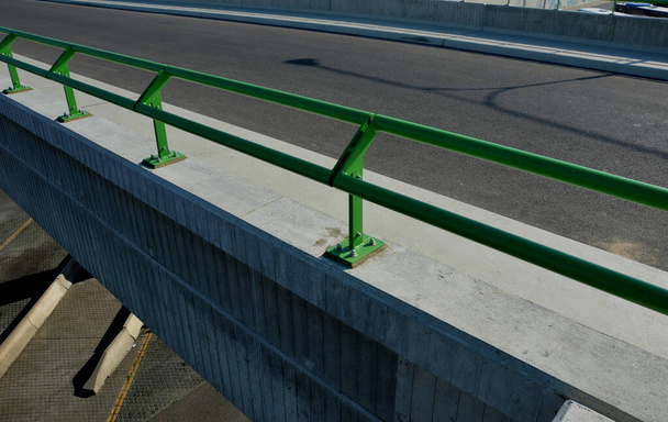 roof structure or bridge expansion for safe connection of two expandable, pole, concrete bodies. rubber joint in a metal bar, rubber, bridge, railing green, metal - Valokuva, kuva