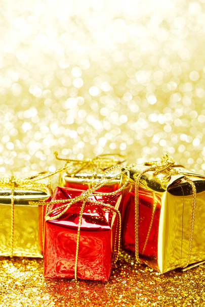 Коробки с праздничными подарками - Фото, изображение