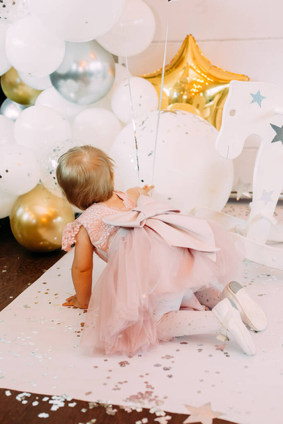 funny little girl celebrates first year old pranks and pla - Foto, Imagem