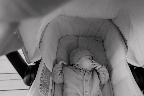 baby calm lies on soft textiles comfortable health slee - Foto, imagen
