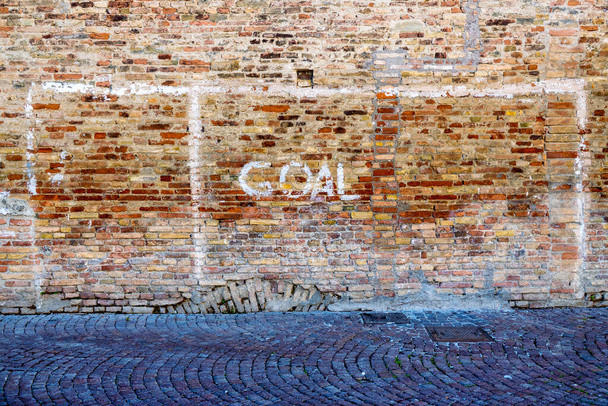 Football goal painted on the wall of the former Carmelite convent (Church of Santa Chiara) - Fotó, kép