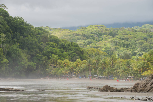Playa Ventanas znajduje się w pobliżu Ojochal w południowym Pacyfiku regio - Zdjęcie, obraz