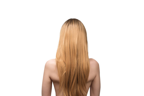 Nő háttal, gyönyörű nő ombre haj elszigetelt fehér háttér.  - Fotó, kép