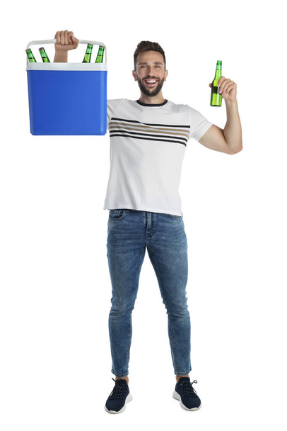 Happy man with cool box and bottles of beer on white background - Foto, afbeelding