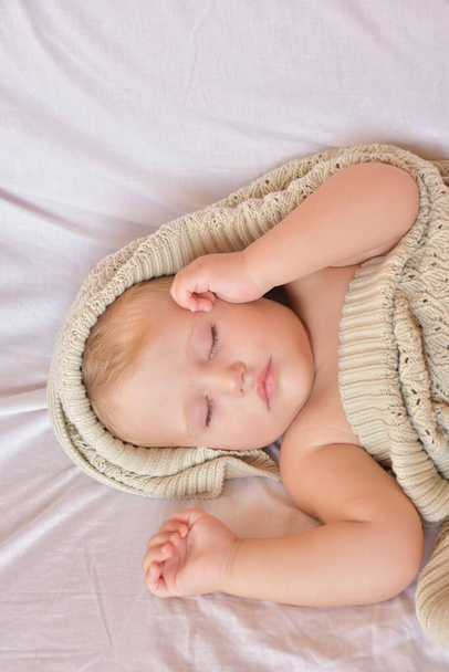 baby sleeping and knitted blanket - 写真・画像