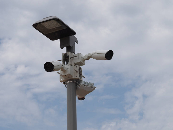 CCTV cameras on the background of the blue sky - Foto, Bild