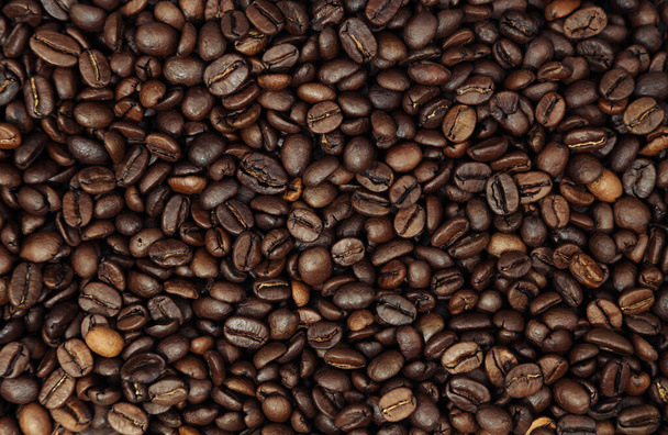 Close-up of roasted brown coffee beans backgroun - Foto, immagini