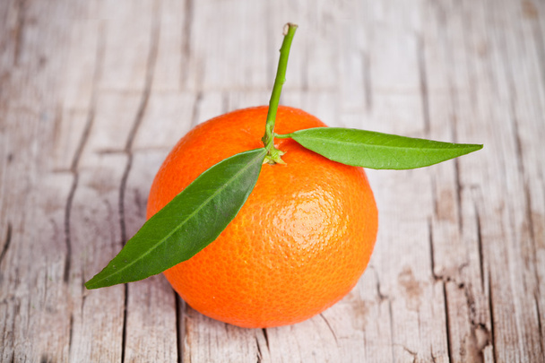 fresh tangerine with leaves  - 写真・画像