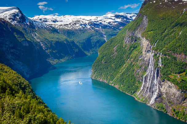 Gieranger fjord and Seven Sisters Waterfalls in More og Romsdal, Norway, Northern Europe - Foto, Imagen