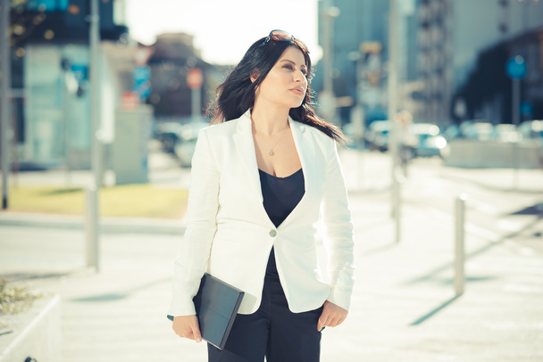 Elegant business woman with tablet - Fotografie, Obrázek