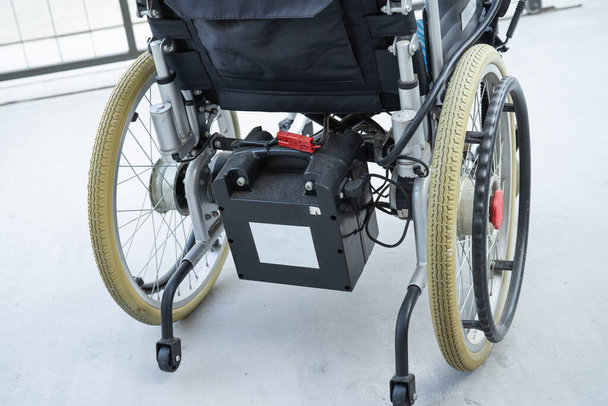 Baterie elektrického invalidního vozíku pro pacienta nebo osoby se zdravotním postižením. - Fotografie, Obrázek