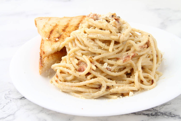 Photo of freshly cooked carbonara pasta. - Фото, изображение