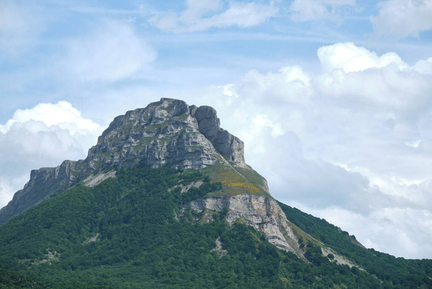 Скелясті гори на Монте - беріен у Сьєрра - де - сан - донато (Наварра, Іспанія). - Фото, зображення
