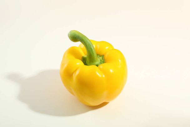 Yellow bell pepper on white background, close up - Foto, afbeelding