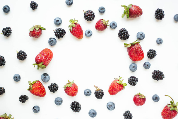 berries frame with blueberry, blackberry and strawberry - Foto, Bild
