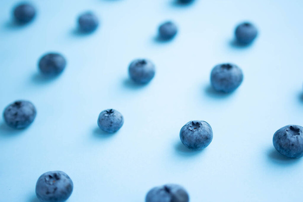 blueberry pattern on blue paper - Foto, Bild