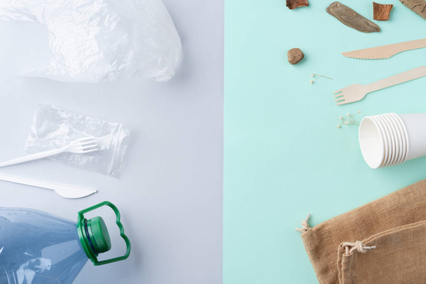 Muovijätteet, kuten muovipullo, ruokailuvälineet ja kertakäyttöiset muovipussit toisella puolella muovittomat pöytäesineet ja  - Valokuva, kuva