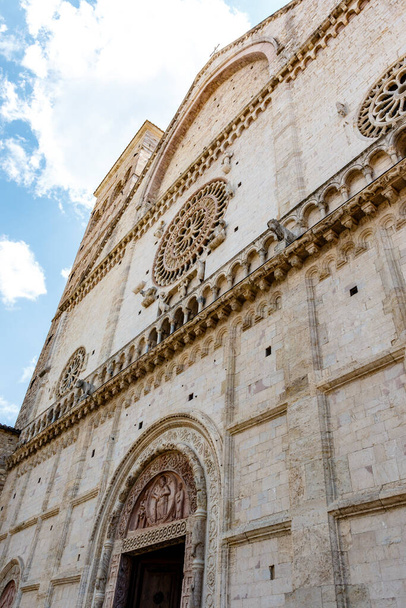 Ornate facade of the Duomo Cathedral of San Rufino in Assisi, Umbria, Italy, Europe - Фото, изображение