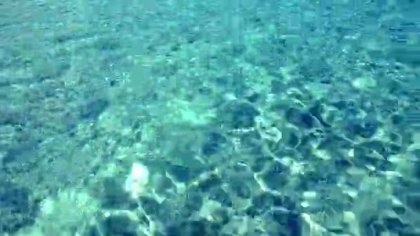 ondulações de água cristalina
 - Filmagem, Vídeo