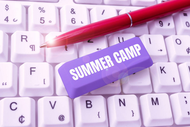 Підпис, що відображає літній табір, бізнес-підхід Наглядова програма для дітей та підлітків в літній час. - 48976 -
 - Фото, зображення