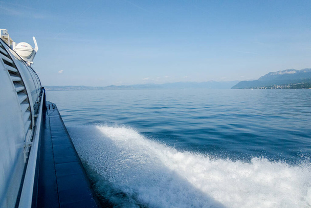 Muhteşem Cenevre Gölü, tekne gezisi. Muhteşem bir manzara. - Fotoğraf, Görsel