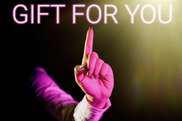 Conceptual display Gift For You, Concept meaning To receive a present surprise special occasion appreciation Businesswoman Pointing Finger During Professional Training Through Vr. - Foto, afbeelding