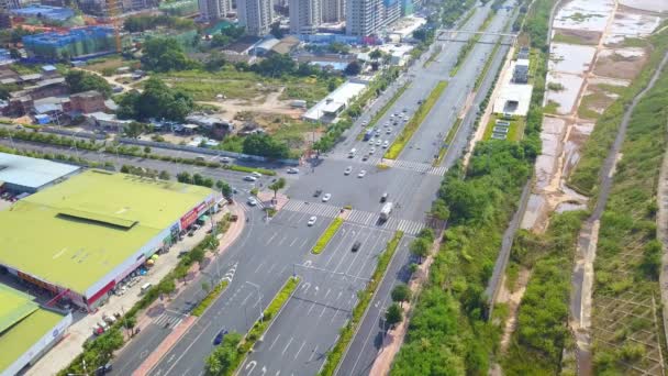 Aerial photography of traffic flow at T-junctions in the city - Video