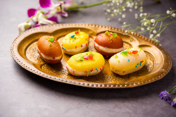Malai Chop or Cream sandwich made using filling Rasgulla or Gulab jamun sweet is a Bengali sweet - Zdjęcie, obraz