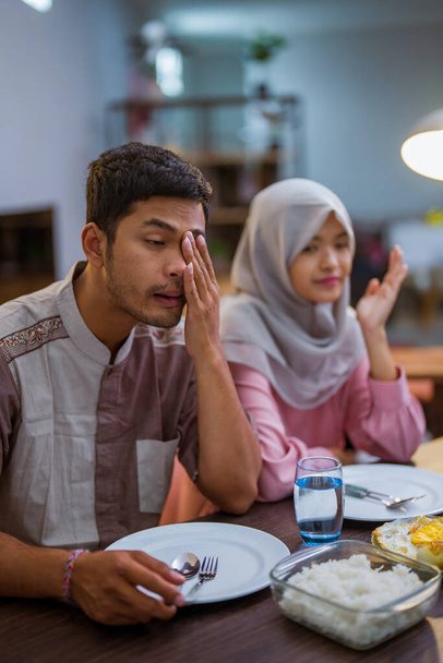 tired muslim couple wake up early to have a morning breakfast on fasting month. sahur concept in ramadan - Foto, Imagen